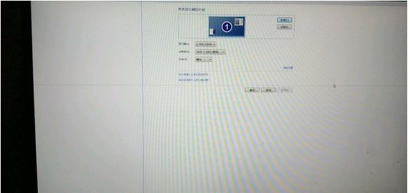 显示屏出现了一条蓝色的线怎么回事?