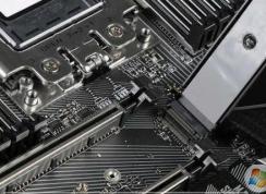 �ʴ�SATA�ӿں�M.2�Ĺ�̬Ӳ����װ��ͬһ̨��������