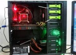 ����D��E��ͻȻ������С������һ�