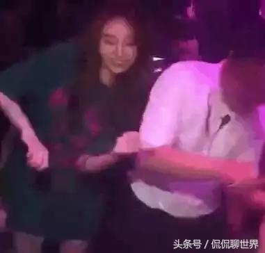 ������һŮ�����񱻹أ�ҹ��ĵ�������������ѣ���÷�ɱ��